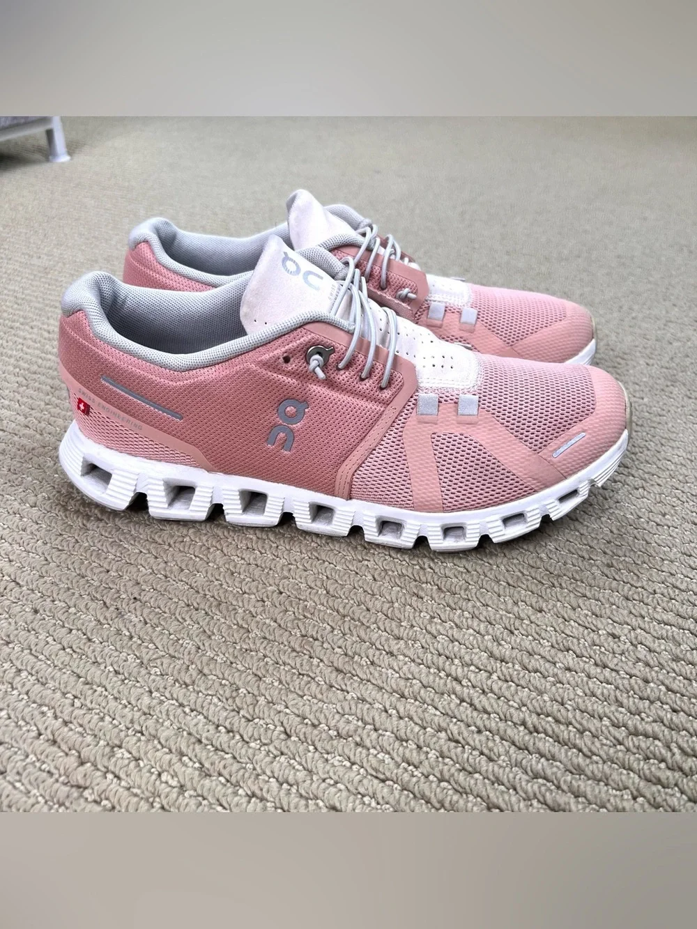 ON Cloud 5 Peach/White Women's Running Shoes Size 8.5